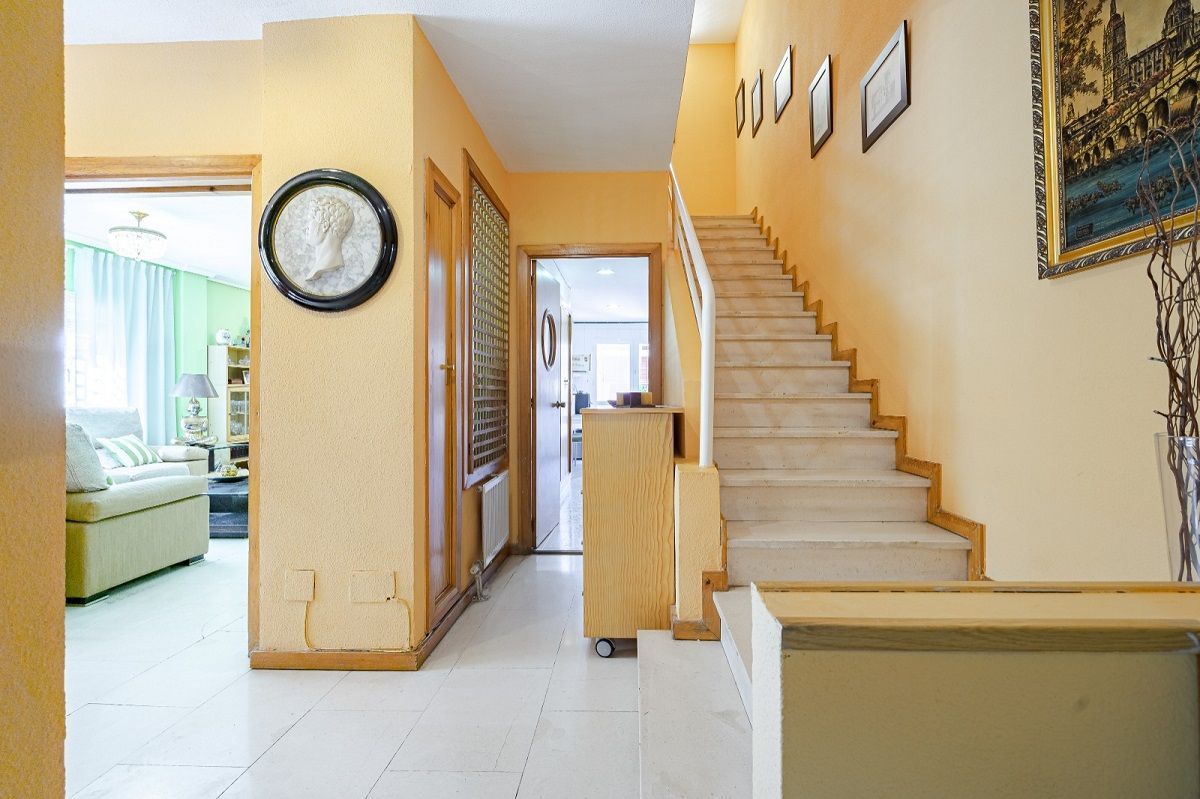 casa escaleras interior rivas