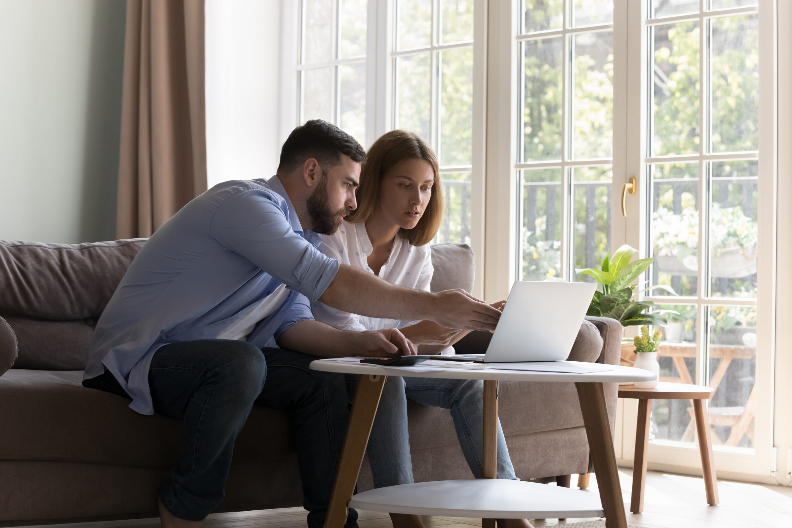 Concerned,Serious,Family,Couple,Talking,,Discussing,Expenses,,Budget,Overspending,,Online